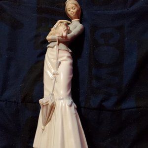 Lladro valencia holding dog